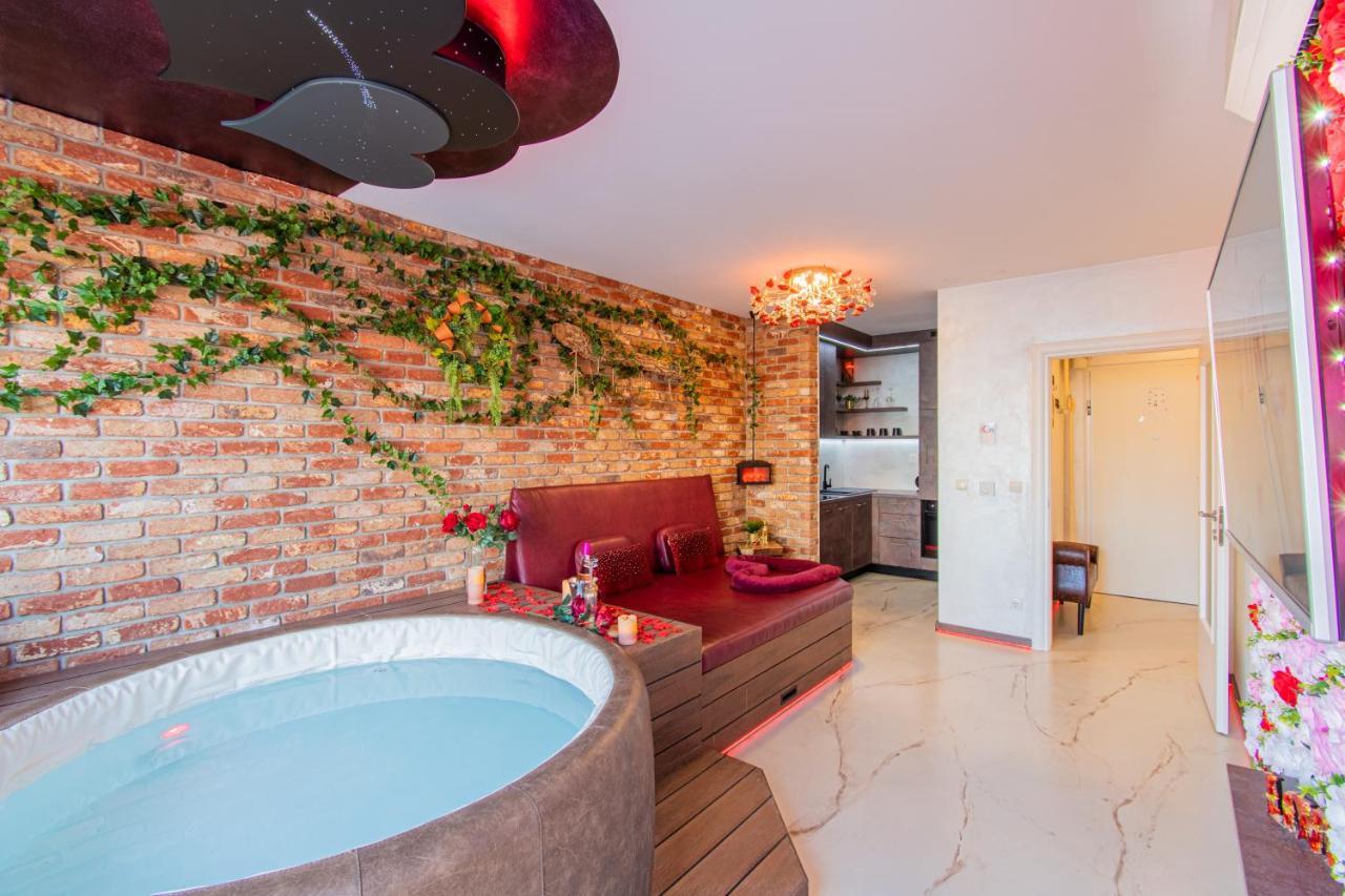 Jacuzzi - Love - Bdsm - Extra Luxury - Ev Chargger - Valentine'S Day - Red Room - Flexible Selfcheckins 28 Zagreb Buitenkant foto